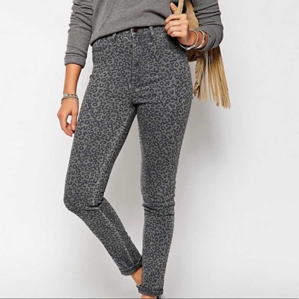 Abercrombie & Fitch Gray Leopard-Print Jeggings